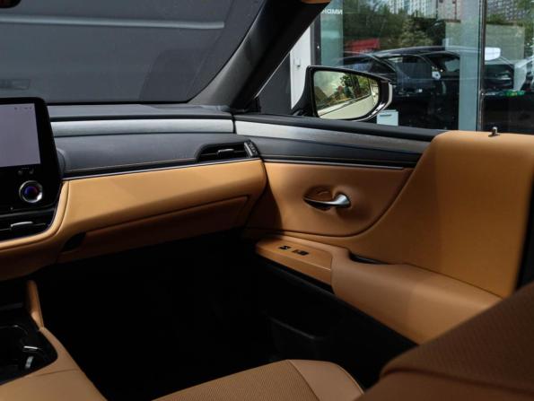 Lexus ES VII Рестайлинг 2 с пробегом 2025 года, цена 5 499 000 рублей, 8755 км, седан, Автокод Объявления