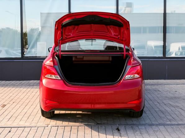 Hyundai Solaris I Рестайлинг с пробегом 2015 года, цена 1 075 000 рублей, 108000 км, седан, Автокод Объявления