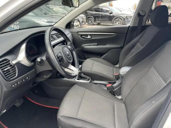 Kia Rio IV Рестайлинг с пробегом 2020 года, цена 1 550 000 рублей, 98457 км, хэтчбек, Автокод Объявления
