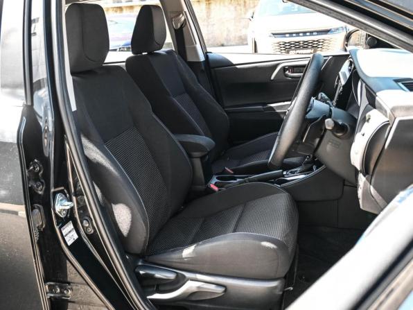Toyota Auris II Рестайлинг с пробегом 2017 года, цена 1 574 000 рублей, 72785 км, хэтчбек, Автокод Объявления