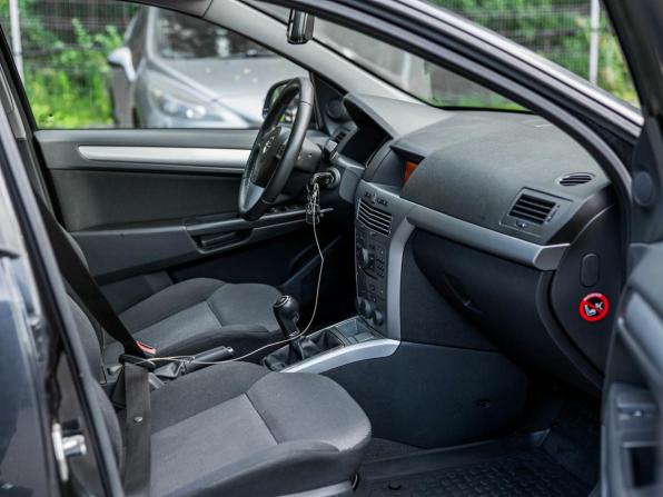 Opel Astra H Рестайлинг с пробегом 2013 года, цена 422 000 рублей, 268812 км, седан, Автокод Объявления