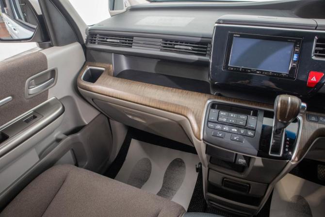 Honda Stepwgn V с пробегом 2016 года, цена 1 849 000 рублей, 91000 км, минивэн, Автокод Объявления