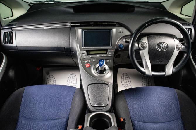 Toyota Prius III Рестайлинг (XW30) с пробегом 2015 года, цена 1 519 000 рублей, 150611 км, лифтбек, Автокод Объявления