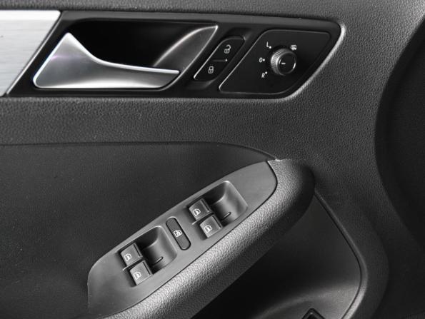 Volkswagen Jetta VI Рестайлинг с пробегом 2018 года, цена 1 549 000 рублей, 141771 км, седан, Автокод Объявления