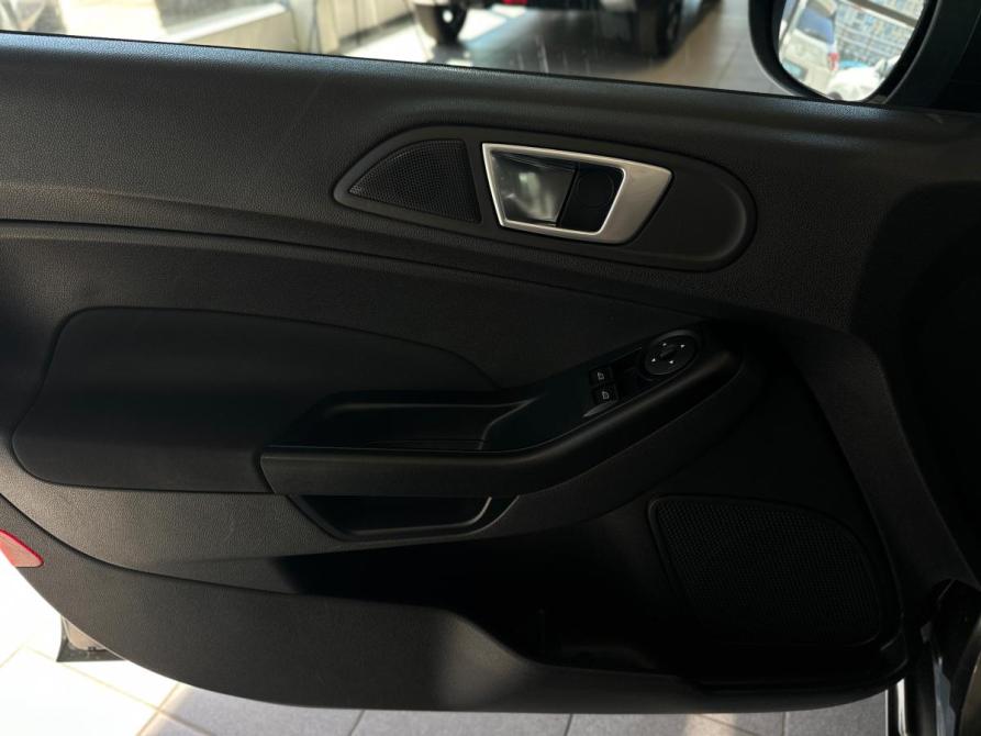 Ford Fiesta Mk6 Рестайлинг Санкт-Петербург  - изображение 13