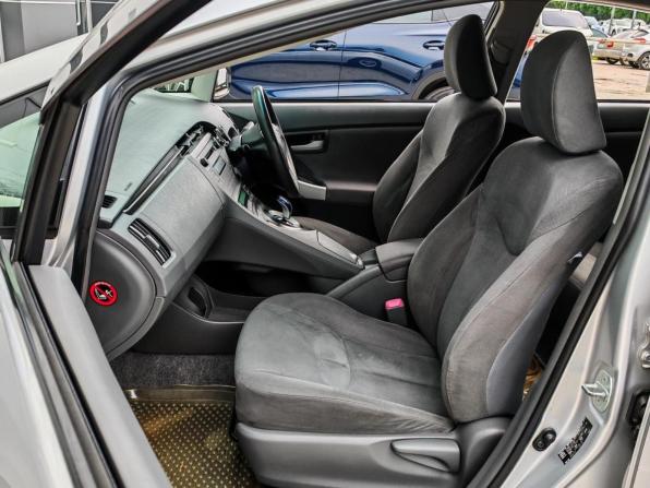 Toyota Prius III (XW30) с пробегом 2011 года, цена 965 000 рублей, 358233 км, лифтбек, Автокод Объявления
