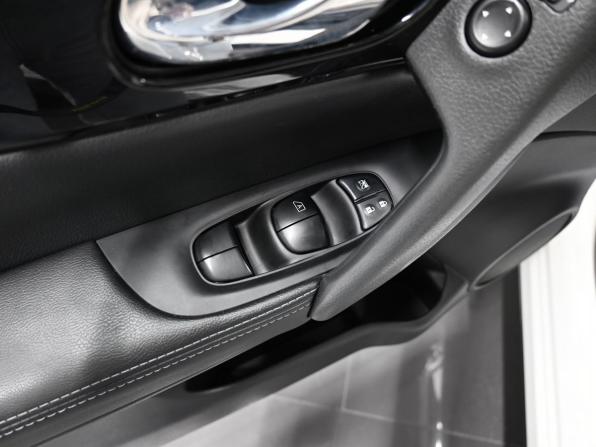 Nissan Qashqai II с пробегом 2017 года, цена 1 575 000 рублей, 140755 км, внедорожник, Автокод Объявления