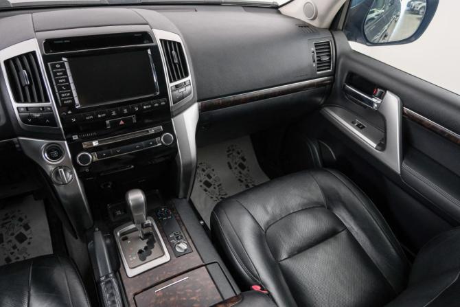 Toyota Land Cruiser 200 Series Рестайлинг 1 с пробегом 2012 года, цена 3 799 000 рублей, 185000 км, внедорожник, Автокод Объявления