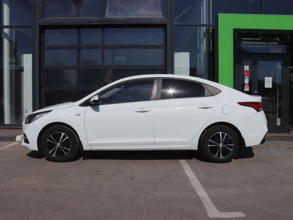 Hyundai Solaris II с пробегом 2018 года, цена 1 349 000 рублей, 112000 км, седан, Автокод Объявления