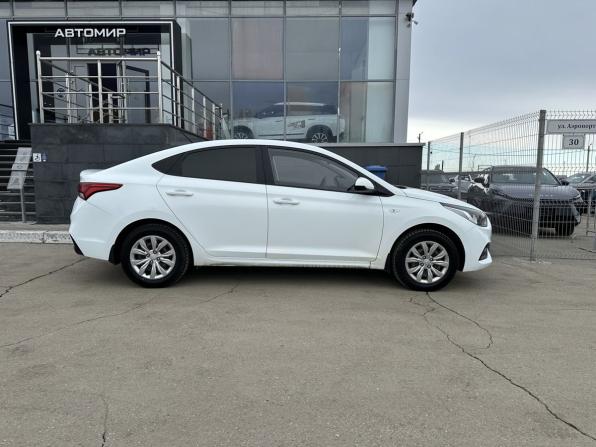 Hyundai Solaris II с пробегом 2017 года, цена 960 000 рублей, 91693 км, седан, Автокод Объявления