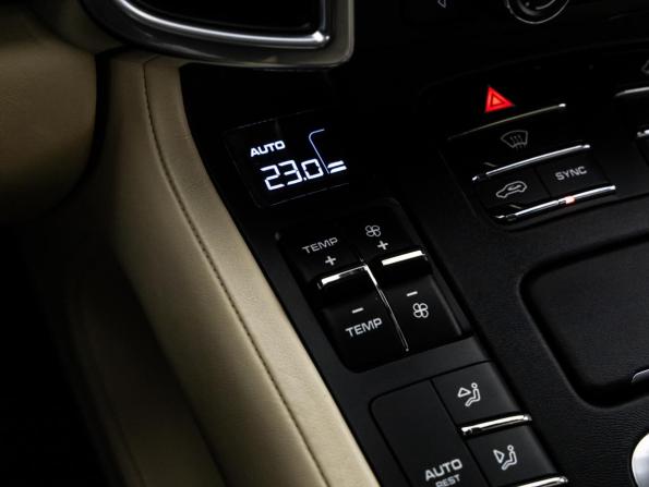Porsche Cayenne II Рестайлинг (958) с пробегом 2015 года, цена 3 699 000 рублей, 242948 км, внедорожник, Автокод Объявления