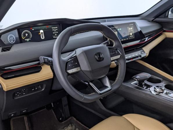 Changan UNI-V I с пробегом 2023 года, цена 2 370 000 рублей, 35494 км, лифтбек, Автокод Объявления