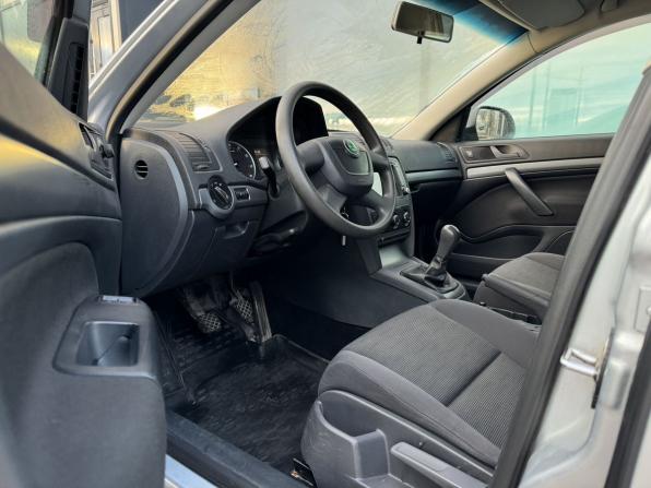 Skoda Octavia II (A5) Рестайлинг с пробегом 2011 года, цена 600 000 рублей, 155242 км, лифтбек, Автокод Объявления