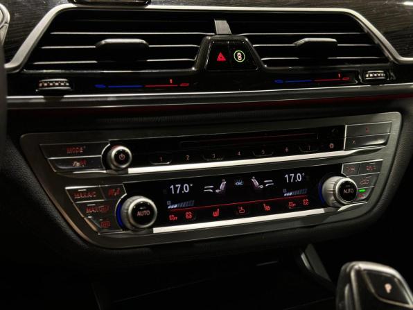 BMW 7 серии VI (G11/G12) с пробегом 2017 года, цена 3 090 000 рублей, 201222 км, седан, Автокод Объявления