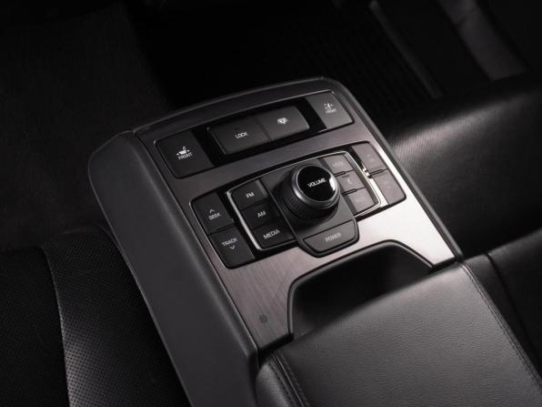 Hyundai Genesis II с пробегом 2015 года, цена 2 035 000 рублей, 179268 км, седан, Автокод Объявления