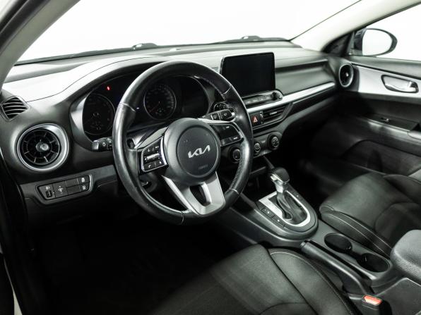 Kia Cerato IV Рестайлинг с пробегом 2022 года, цена 2 199 700 рублей, 49899 км, седан, Автокод Объявления