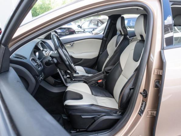 Volvo V40 Cross Country I с пробегом 2013 года, цена 1 335 000 рублей, 156310 км, хэтчбек, Автокод Объявления