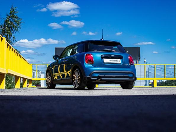 Mini Hatch III (F55/F56) Рестайлинг 2 с пробегом 2021 года, цена 2 999 000 рублей, 19766 км, хэтчбек, Автокод Объявления