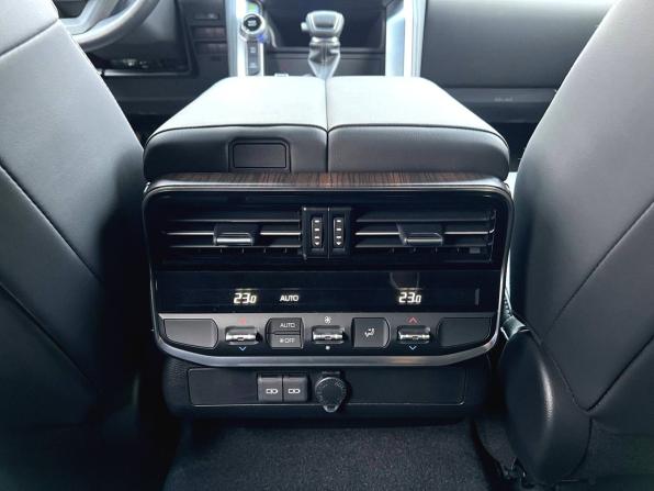 Toyota Land Cruiser 300 Series с пробегом 2022 года, цена 11 360 000 рублей, 5712 км, внедорожник, Автокод Объявления
