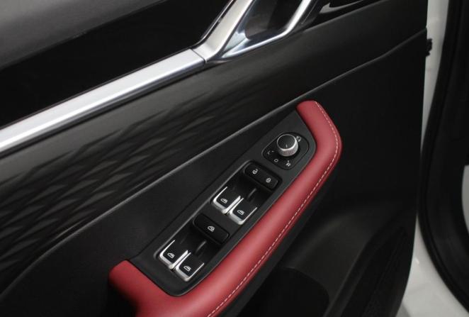 Geely Coolray I Рестайлинг с пробегом 2024 года, цена 2 350 000 рублей, 4899 км, внедорожник, Автокод Объявления