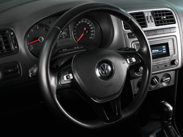Volkswagen Polo V Рестайлинг с пробегом 2018 года, цена 1 278 030 рублей, 89060 км, седан, Автокод Объявления