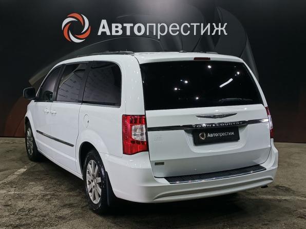 Chrysler Town &amp; Country V Рестайлинг с пробегом 2016 года, цена 1 700 000 рублей, 161980 км, минивэн, Автокод Объявления