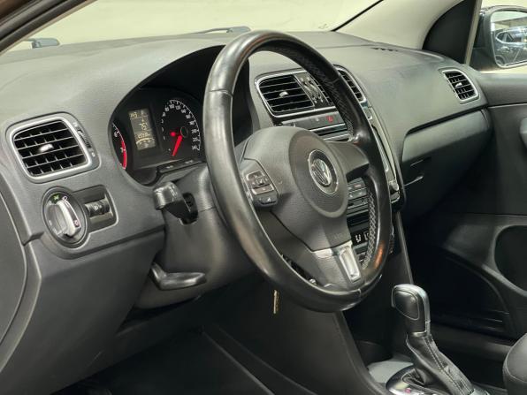 Volkswagen Polo V с пробегом 2014 года, цена 989 000 рублей, 121000 км, седан, Автокод Объявления