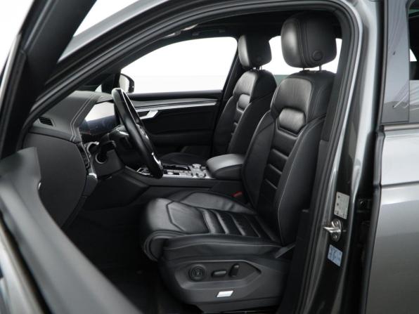 Volkswagen Touareg III с пробегом 2019 года, цена 5 199 050 рублей, 101168 км, внедорожник, Автокод Объявления