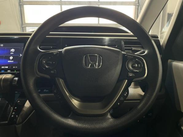 Honda Stepwgn V Рестайлинг с пробегом 2018 года, цена 2 150 000 рублей, 185177 км, минивэн, Автокод Объявления