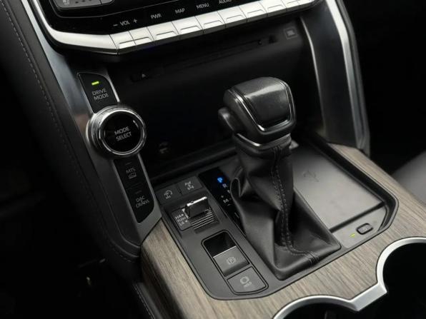 Toyota Land Cruiser 300 Series с пробегом 2023 года, цена 10 880 000 рублей, 50320 км, внедорожник, Автокод Объявления
