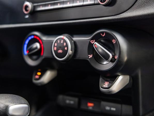 Kia Rio IV Рестайлинг с пробегом 2021 года, цена 1 638 000 рублей, 82310 км, седан, Автокод Объявления