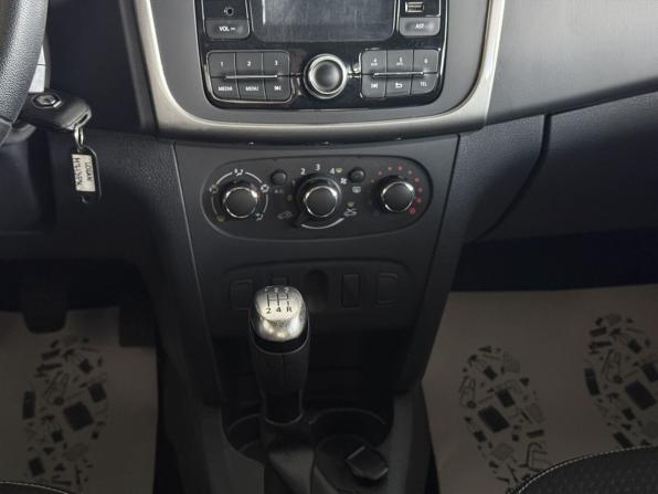 Renault Logan II Рестайлинг с пробегом 2022 года, цена 810 000 рублей, 184208 км, седан, Автокод Объявления