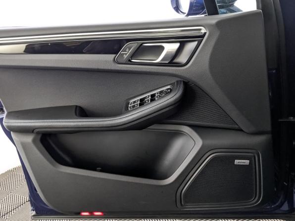 Porsche Macan I Рестайлинг 2 с пробегом 2023 года, цена 6 895 000 рублей, 3249 км, внедорожник, Автокод Объявления
