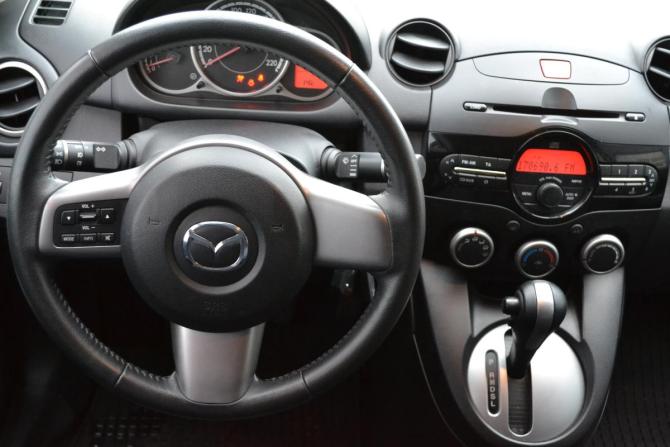 Mazda 2 II Рестайлинг (DE2) с пробегом 2011 года, цена 890 000 рублей, 72063 км, хэтчбек, Автокод Объявления