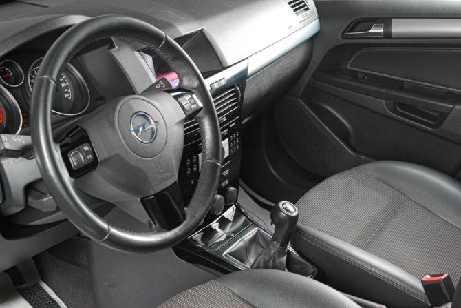 Opel Astra H Рестайлинг с пробегом 2011 года, цена 569 000 рублей, 269500 км, хэтчбек, Автокод Объявления