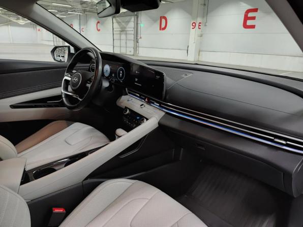Hyundai Elantra VII (CN7) с пробегом 2022 года, цена 2 350 000 рублей, 41285 км, седан, Автокод Объявления