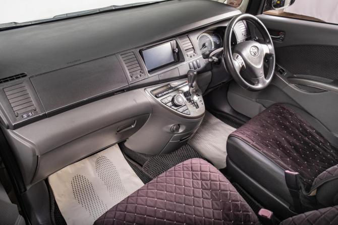 Toyota ISis I Рестайлинг с пробегом 2010 года, цена 1 209 000 рублей, 158200 км, компактвэн, Автокод Объявления