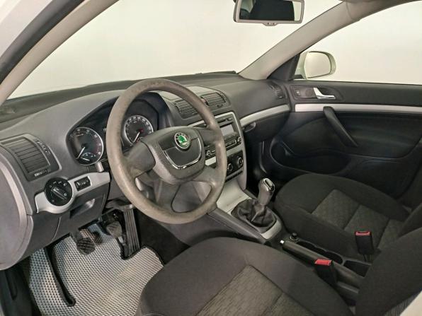 Skoda Octavia II (A5) Рестайлинг с пробегом 2013 года, цена 831 000 рублей, 185000 км, лифтбек, Автокод Объявления