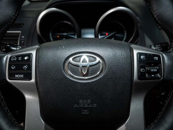 Toyota Land Cruiser Prado 150 Series Рестайлинг 1 с пробегом 2016 года, цена 3 605 000 рублей, 208800 км, внедорожник, Автокод Объявления