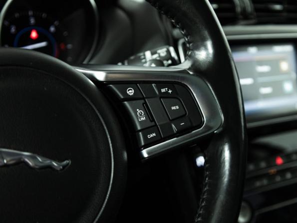 Jaguar F-Pace I с пробегом 2018 года, цена 2 769 700 рублей, 120706 км, внедорожник, Автокод Объявления