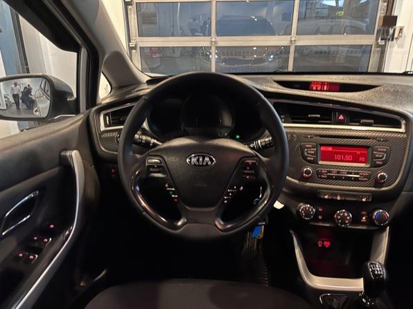 Kia Ceed II Рестайлинг с пробегом 2018 года, цена 1 370 000 рублей, 149287 км, универсал, Автокод Объявления