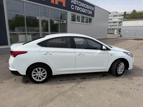 Hyundai Solaris II Рестайлинг с пробегом 2021 года, цена 1 620 000 рублей, 92092 км, седан, Автокод Объявления