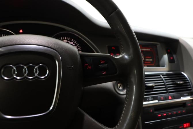 Audi Q7 I (4L) с пробегом 2008 года, цена 1 176 000 рублей, 330000 км, внедорожник, Автокод Объявления