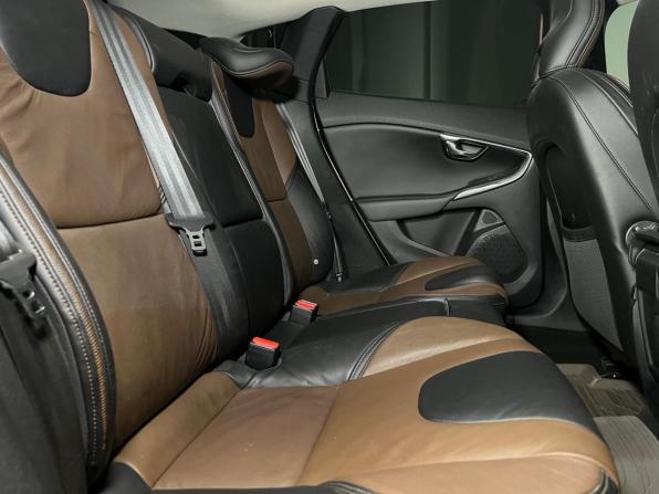 Volvo V40 II с пробегом 2013 года, цена 1 250 000 рублей, 157813 км, хэтчбек, Автокод Объявления