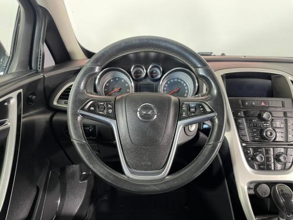 Opel Astra J Рестайлинг с пробегом 2011 года, цена 765 000 рублей, 242007 км, хэтчбек, Автокод Объявления