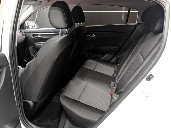 Kia Rio IV Рестайлинг с пробегом 2021 года, цена 1 870 000 рублей, 39296 км, хэтчбек, Автокод Объявления