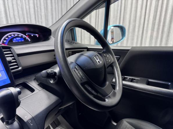 Honda Freed I Рестайлинг с пробегом 2012 года, цена 1 250 000 рублей, 159534 км, компактвэн, Автокод Объявления