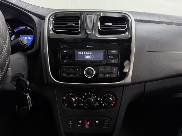 Renault Logan II с пробегом 2018 года, цена 710 000 рублей, 168670 км, седан, Автокод Объявления