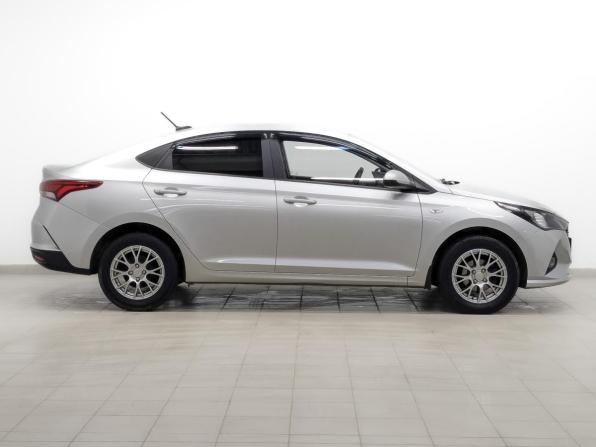 Hyundai Solaris II Рестайлинг с пробегом 2021 года, цена 1 670 000 рублей, 37766 км, седан, Автокод Объявления