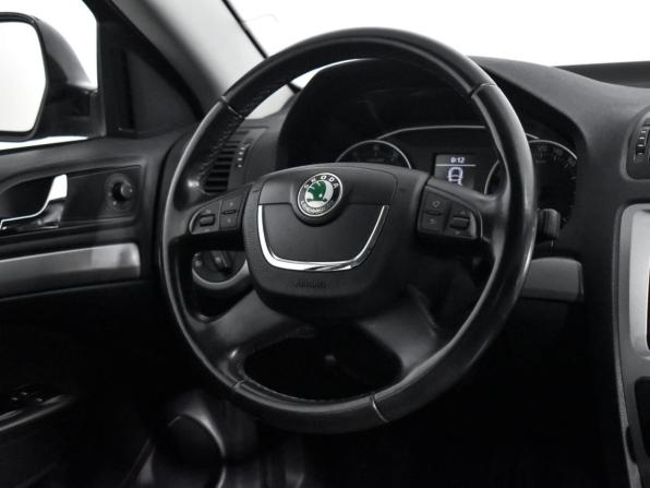 Skoda Octavia II (A5) Рестайлинг с пробегом 2013 года, цена 635 000 рублей, 179285 км, лифтбек, Автокод Объявления